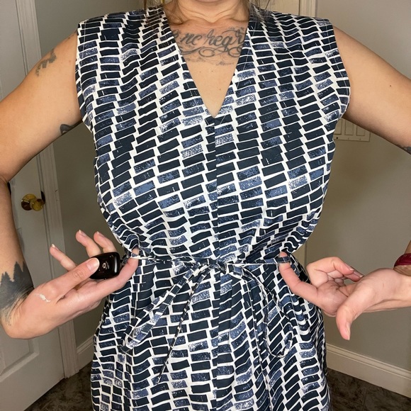 Kate Spade Saturday Sleeveless Dress Navy Blue and White with tie belt - Picture 6 of 11